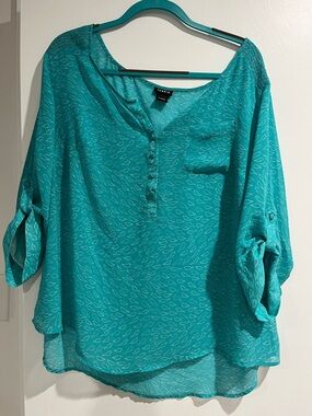 torrid Teal Bird-Print V-Neck Roll-Tab Blouse